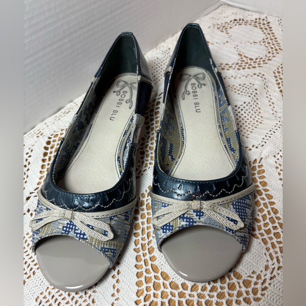 Bobbi Blu women’s flats - size 9.